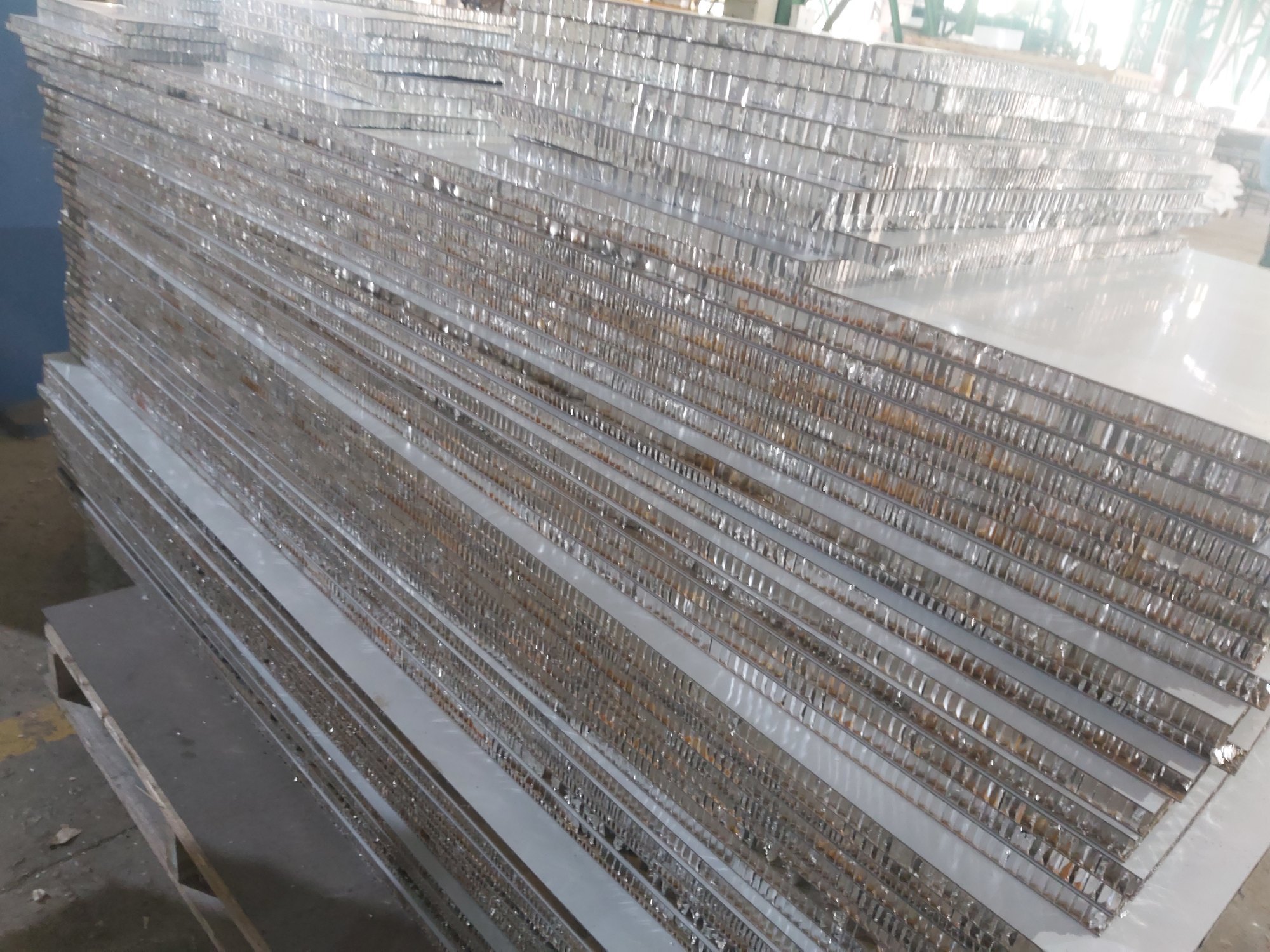 NHôm tổ ong Kim Phúc Gia