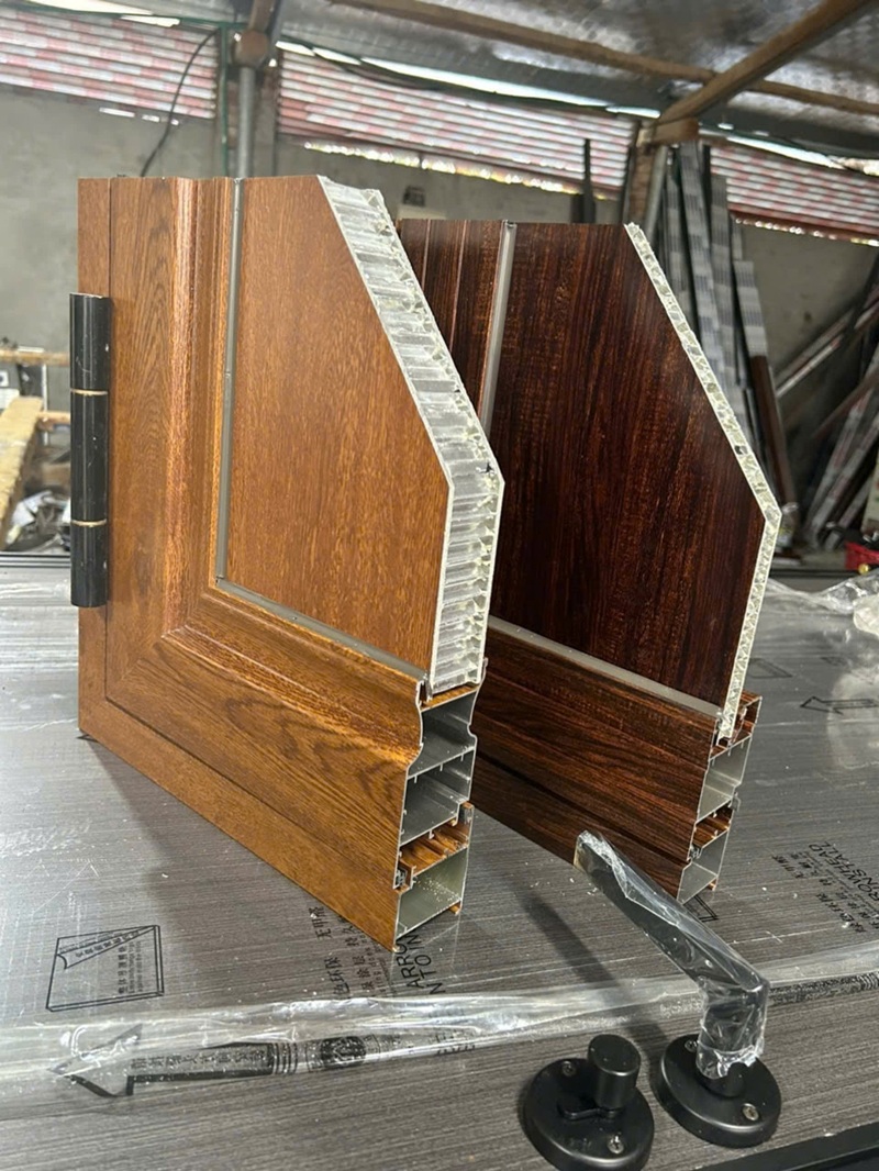 Tấm nhôm tổ ong làm cửa