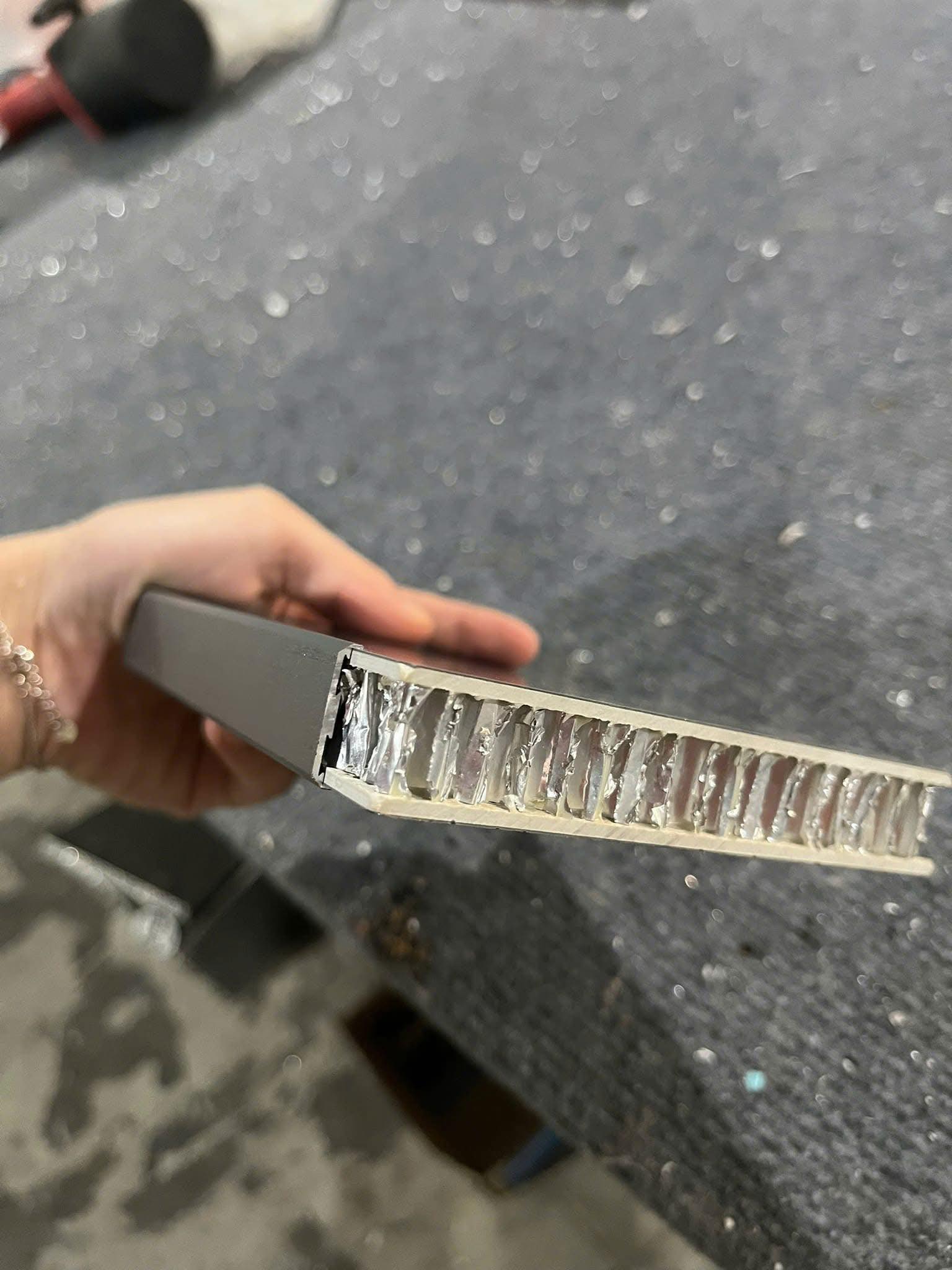 Mẫu cắt thực tế tấm nhôm tổ ong