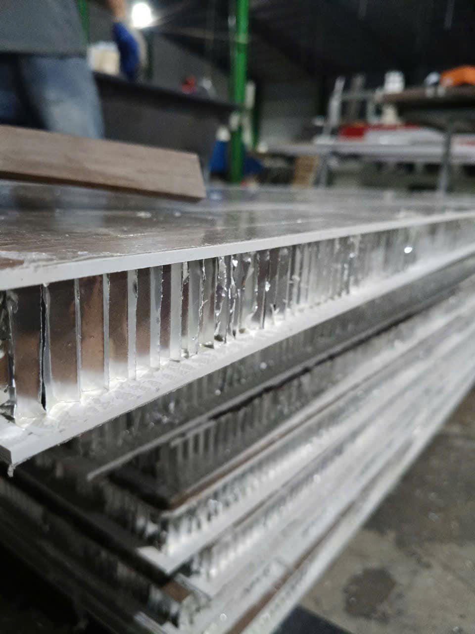 Tấm nhôm tổ ong có rất nhiều độ dày và chúng loại