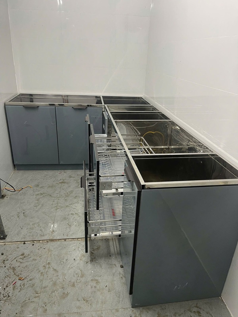 Thi công tủ bếp bằng nhôm tổ ong