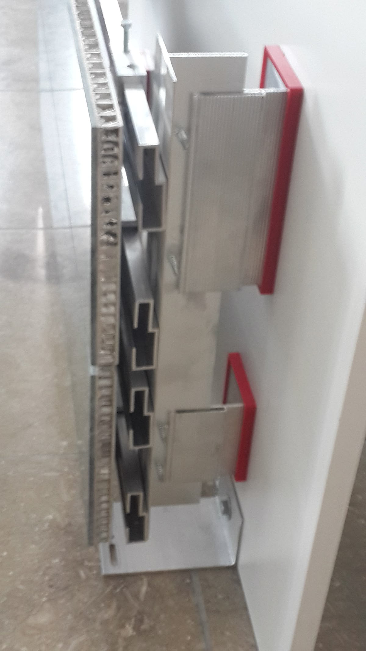 Tấm nhôm tổ ong 10mm ốp tường thực tế