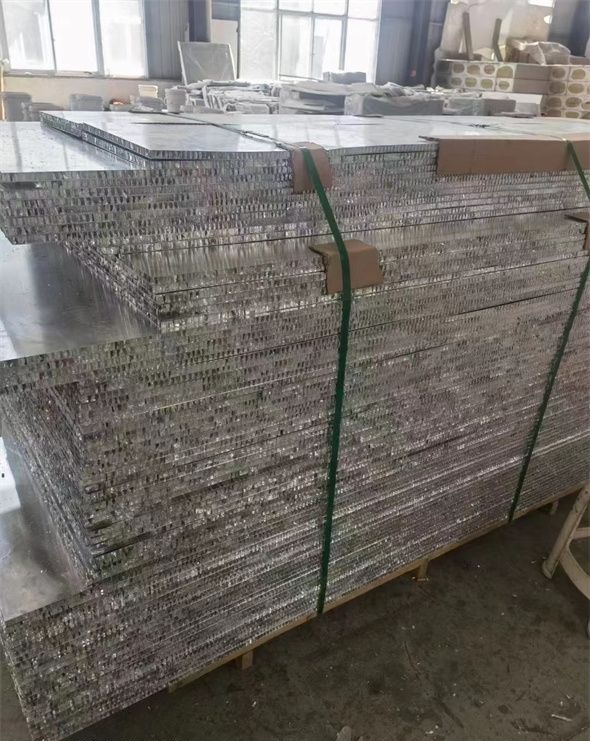 Cần chọn lựa kỹ khi mua tấm nhôm tổ ong 18mm